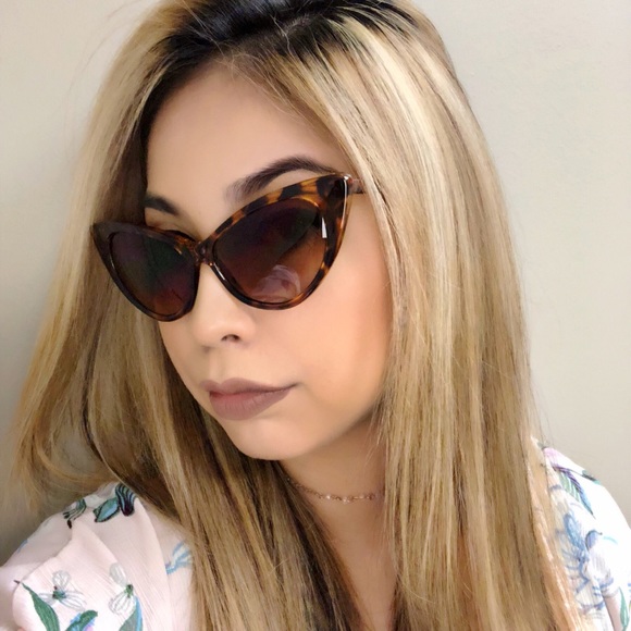 “Cougar” Lady Slim Cat Eye Small Frame Sunnies - Picture 3 of 4